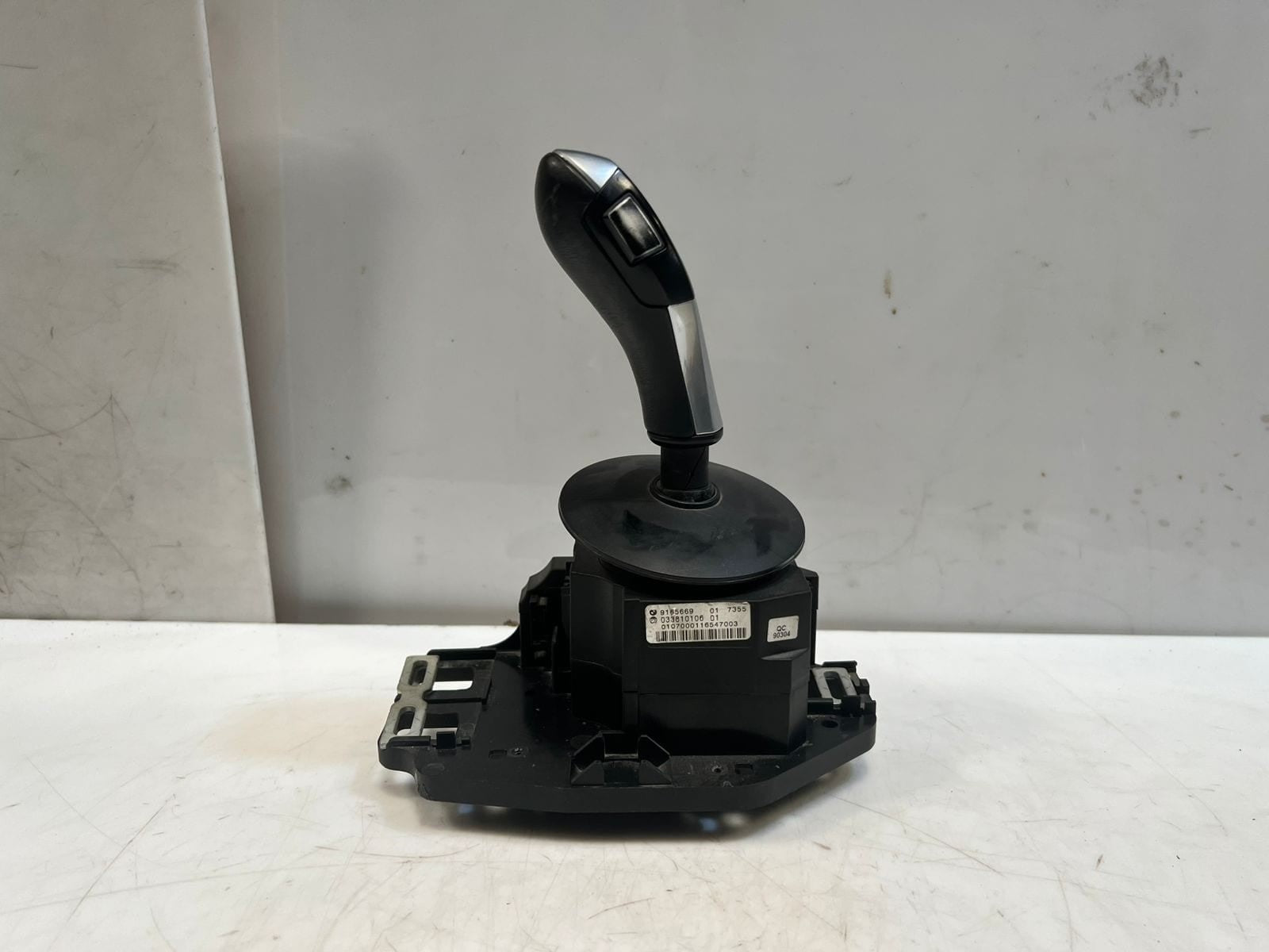 BMW 5 Series E60 and E61 Gear Shifter Selector Automatic 9165669 OEM