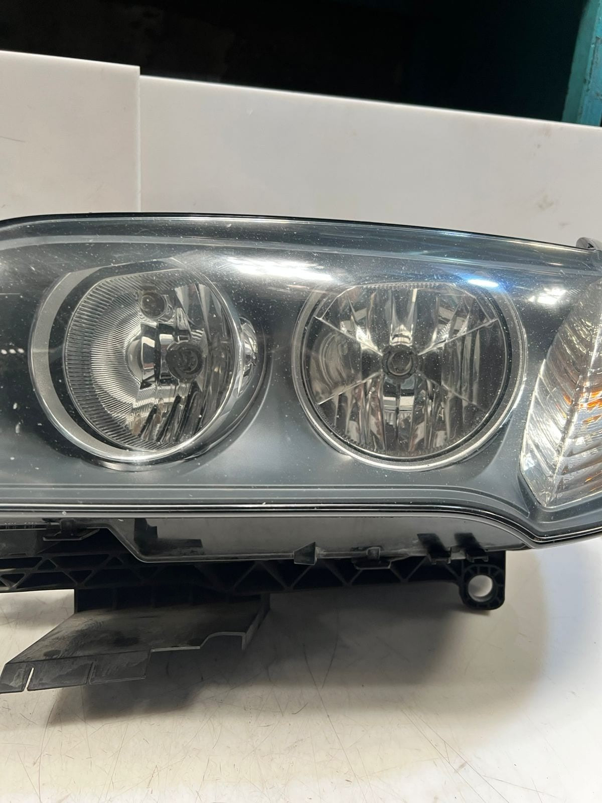 2008-2009 BMW X3 E83 Front Headlight Right & Left halogen 7162196