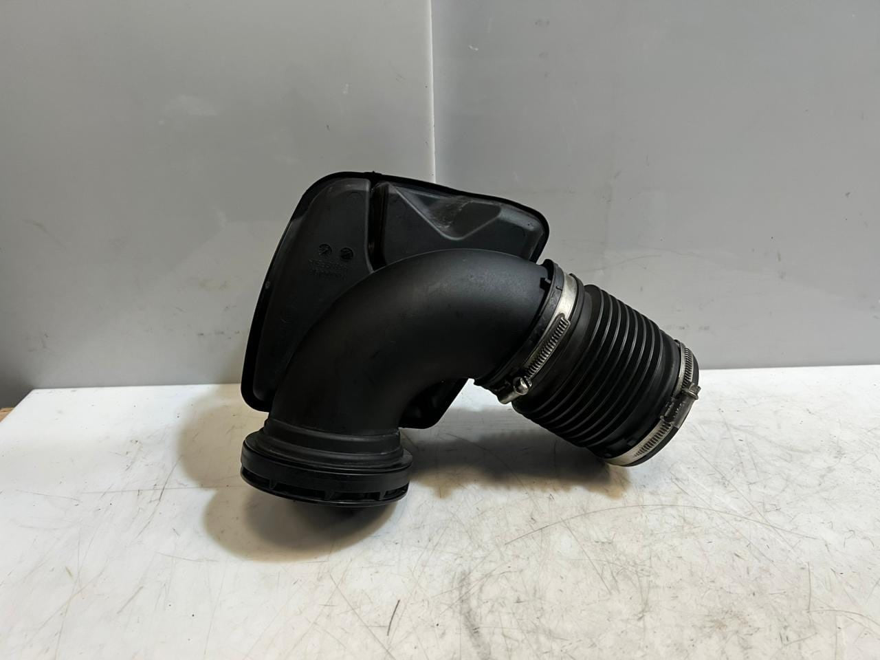 2016-2018 BMW F30 330i B48 330e F36 F20 F30 Air Intake Resonator 70604496 OEM