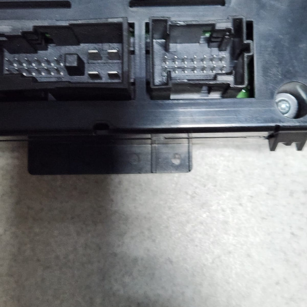 Mercedes-Benz Climate Control Unit 2048304190 C-Class W204
