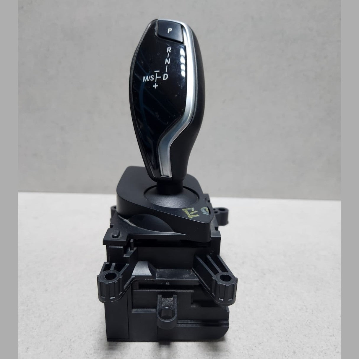 2017-2019 BMW 530i Automatic Transmission Gear Selector Lever 6825825 