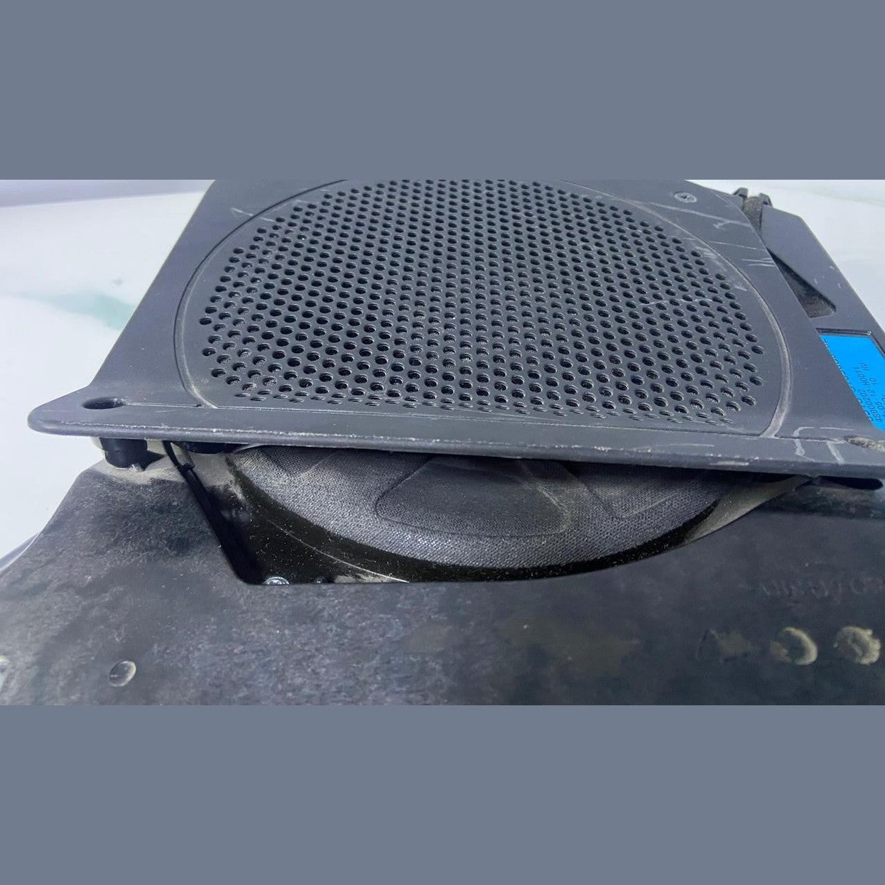 OEM BMW 528i 535i 550i Left Central HiFi Subwoofer 9169685