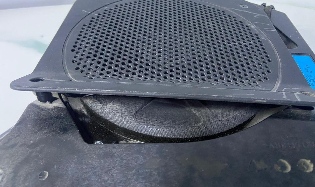OEM BMW 528i 535i 550i Left Central HiFi Subwoofer 9169685