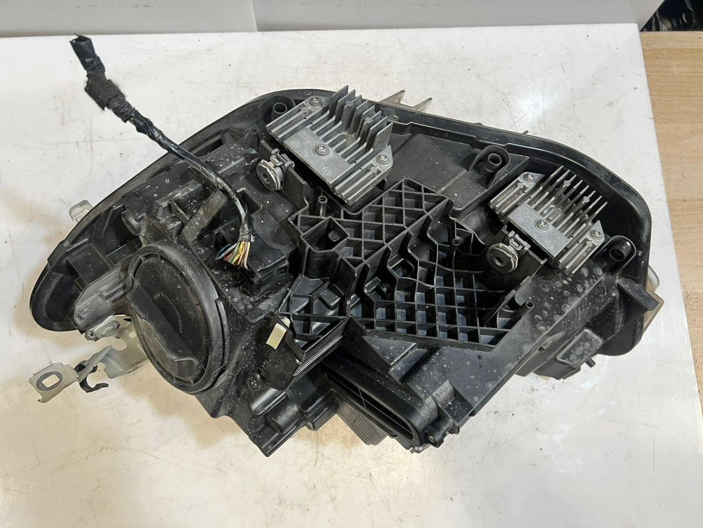 2011-2012 BMW 1' F20 F21 120i LEFT RIGHT Bi-Xenon Headlight 7229687 7229688 ECE