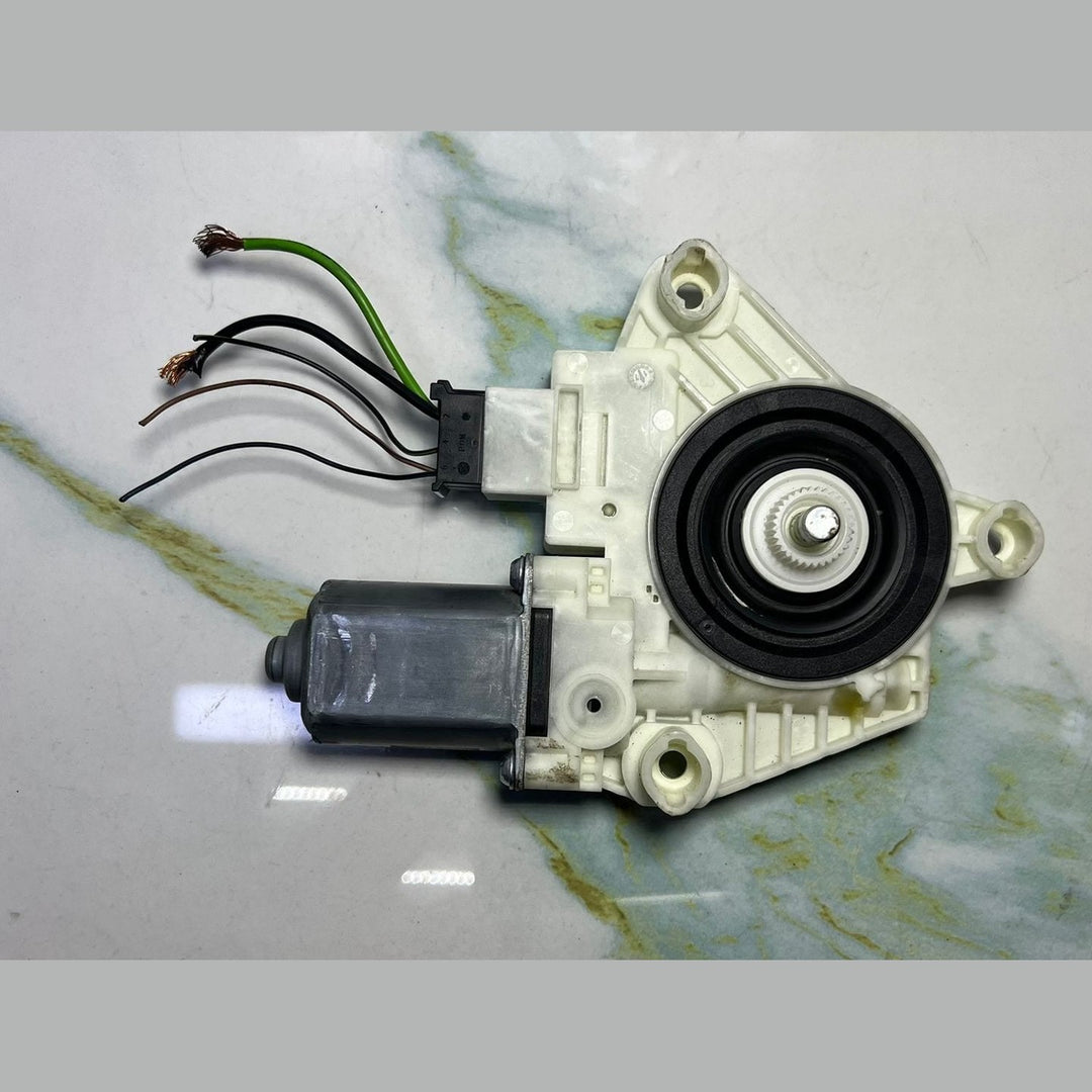 2020 Mercedes-Benz C300 Front Door Window Regulator Motor A2139069501 W205 GLC