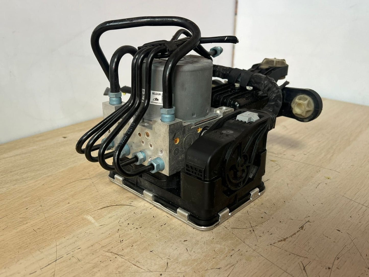 OEM BMW G20 3 Series ABS Pump Modulator Control Unit 1544113 1544112