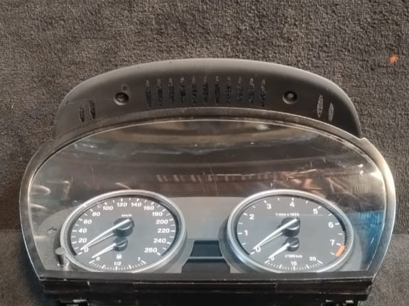 BMW X5 E70 INSTRUMENT CLUSTER SPEEDOMETER KM/H P/N 9236810