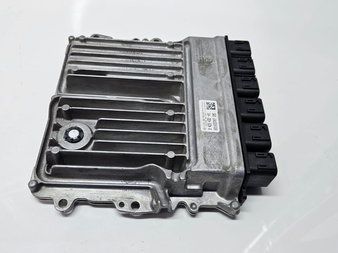 9423432-2018-19 BMW 530i G11 G12 G30 B46 B48 Engine Control Module Unit DME OEM