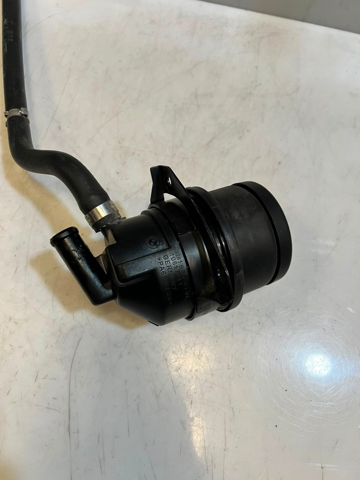 BMW 328i E81 E87 E90 E92 F06 F13 F12 F10 Power Steering Fluid Reservoir 6767161