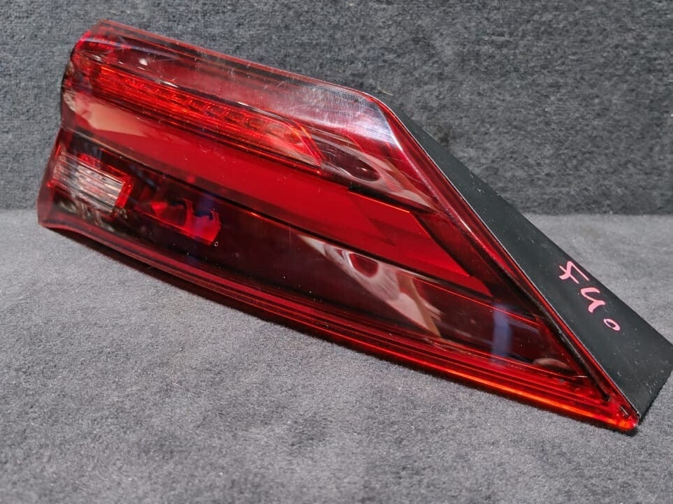 BMW  F40 SERIES  1 SERIES F40 Rear light in trunk lid, right  7450652