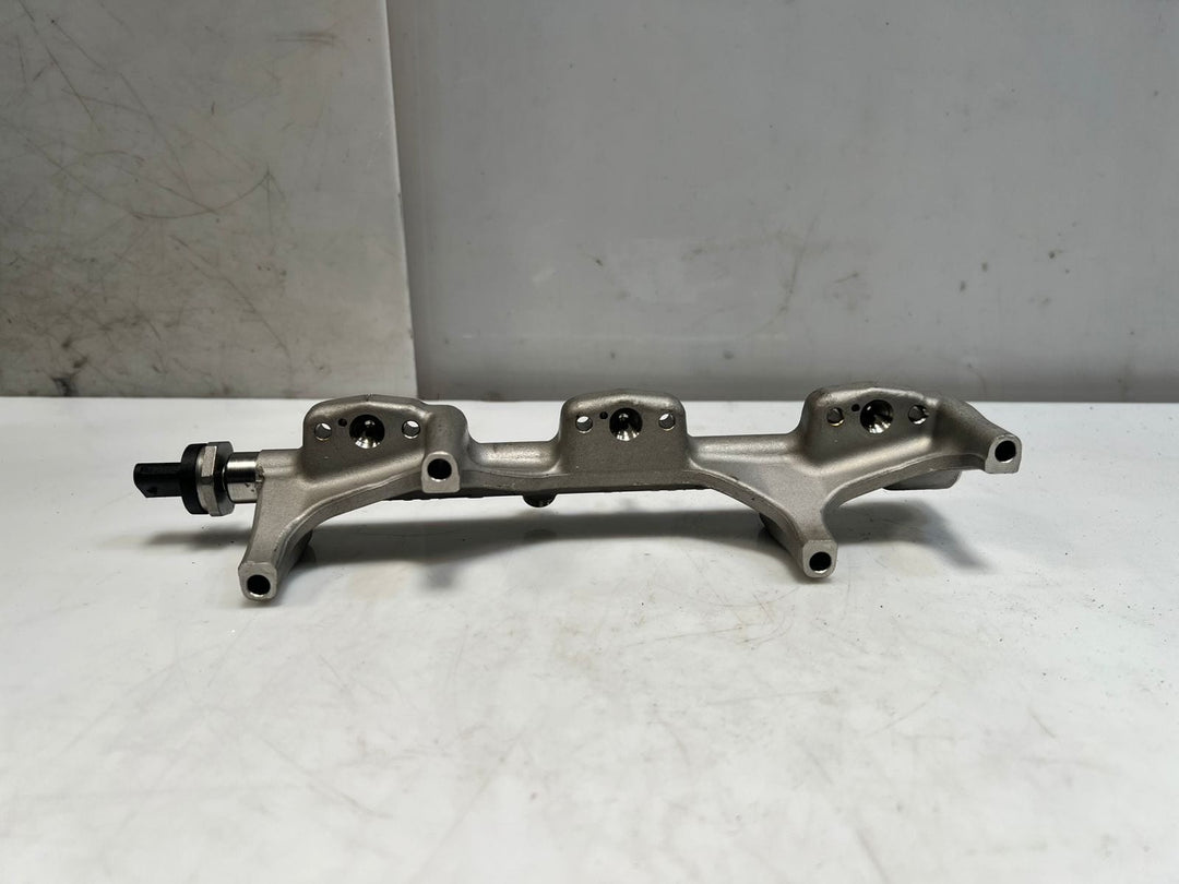 BMW F20 F30 LCI Mini F55 F56 1.5 petrol B38 Fuel Rail High Pressure 7639975 OEM