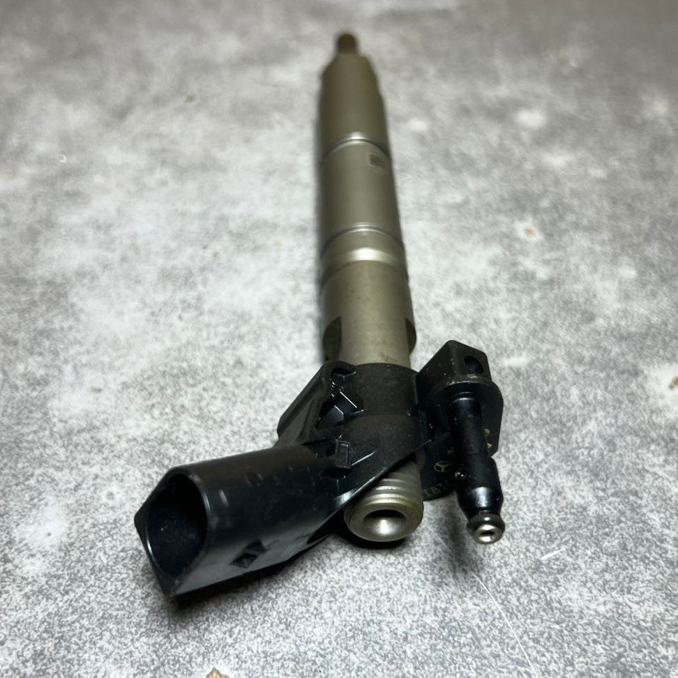 Genuine Mercedes W164 Fuel Injector Sprinter 3.0L OM642 A642 0700587 Oem Diesel