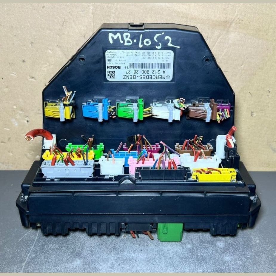 10-16 Mercedes-Benz W212 W204 Front SAM Module Relay Fuse Box A212 9002827 OEM