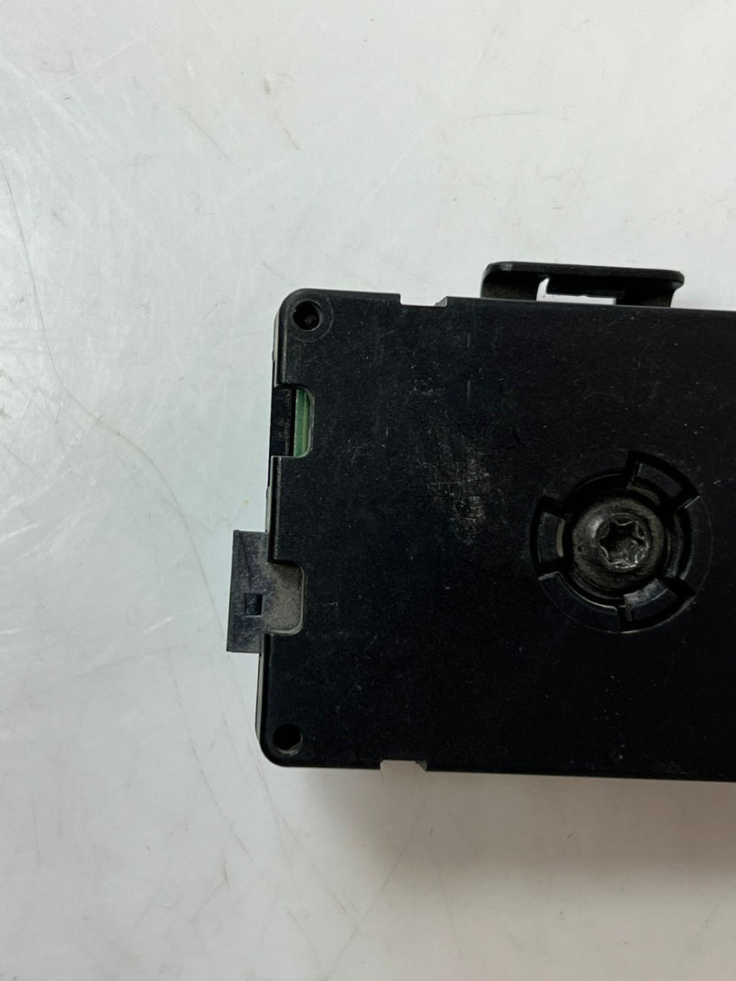 BMW F20 radio signal Antenna Amplifier AM/FM 9226883 OEM