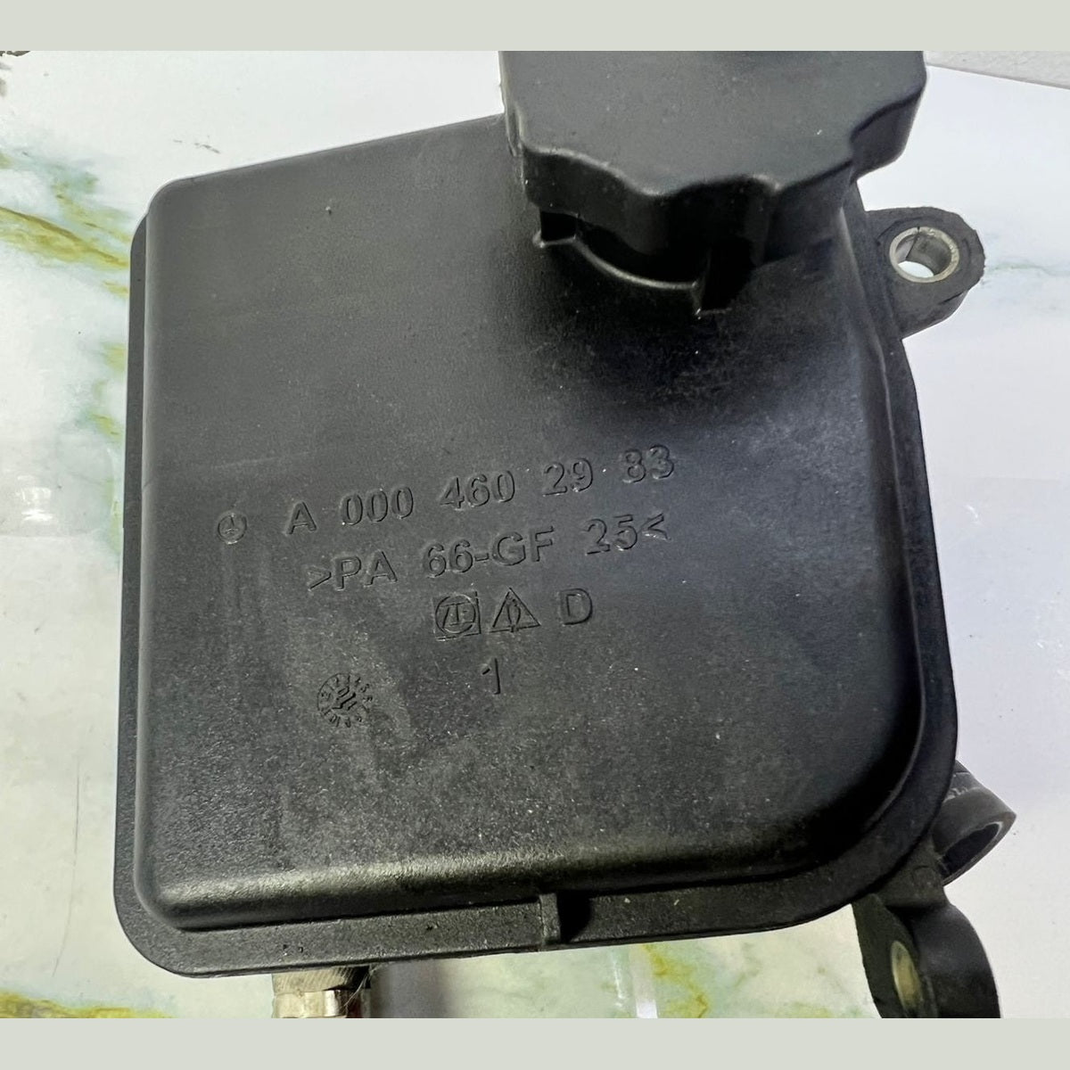 12-14 Mercedes C180 Power Steering Reservoir A0004602983 W204 C200 C250, W212