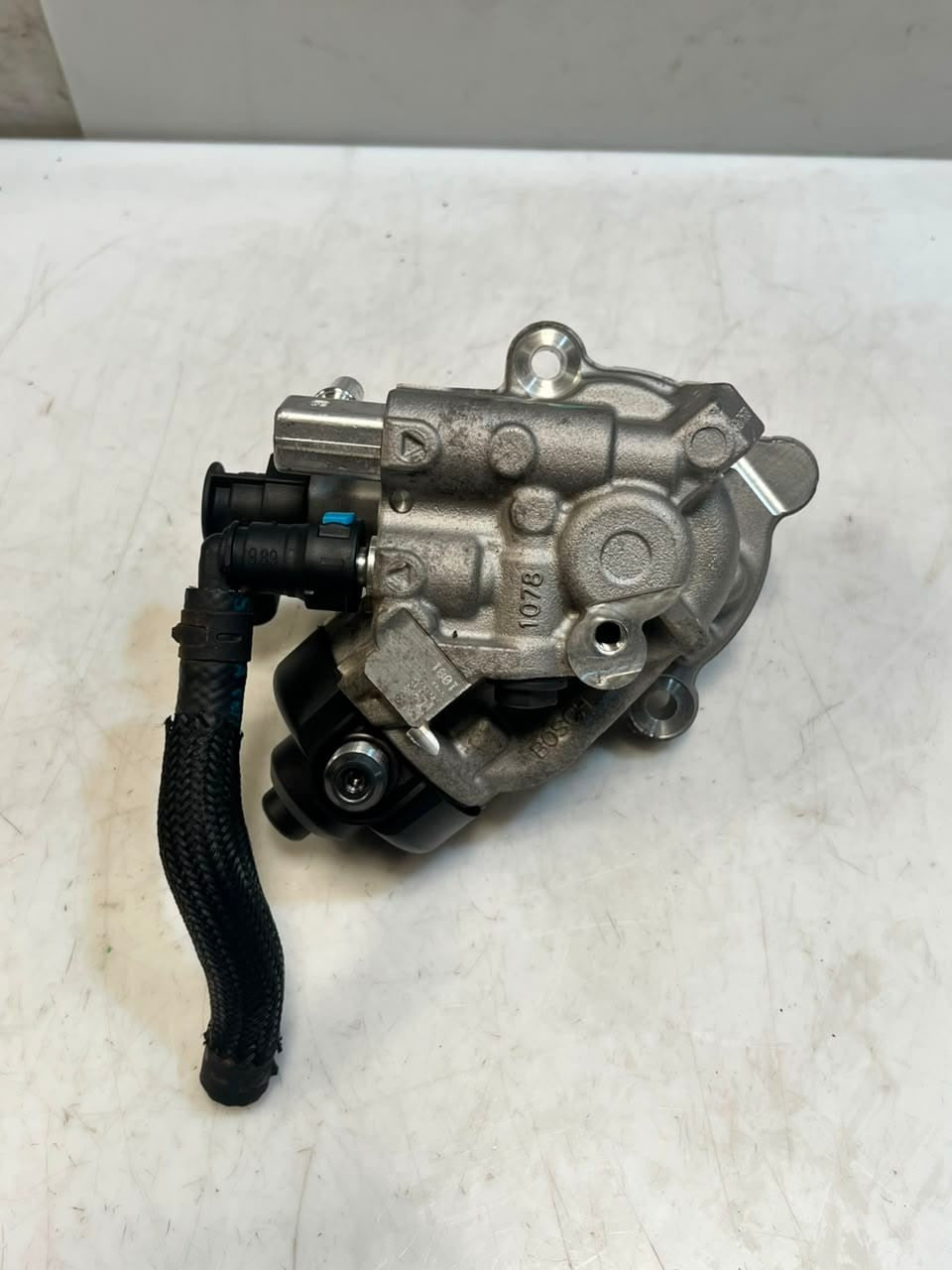 BMW 2' F45 F46 B47 F20 F30 F10 G30 Fuel Injection High Pressure Pump 8511626 