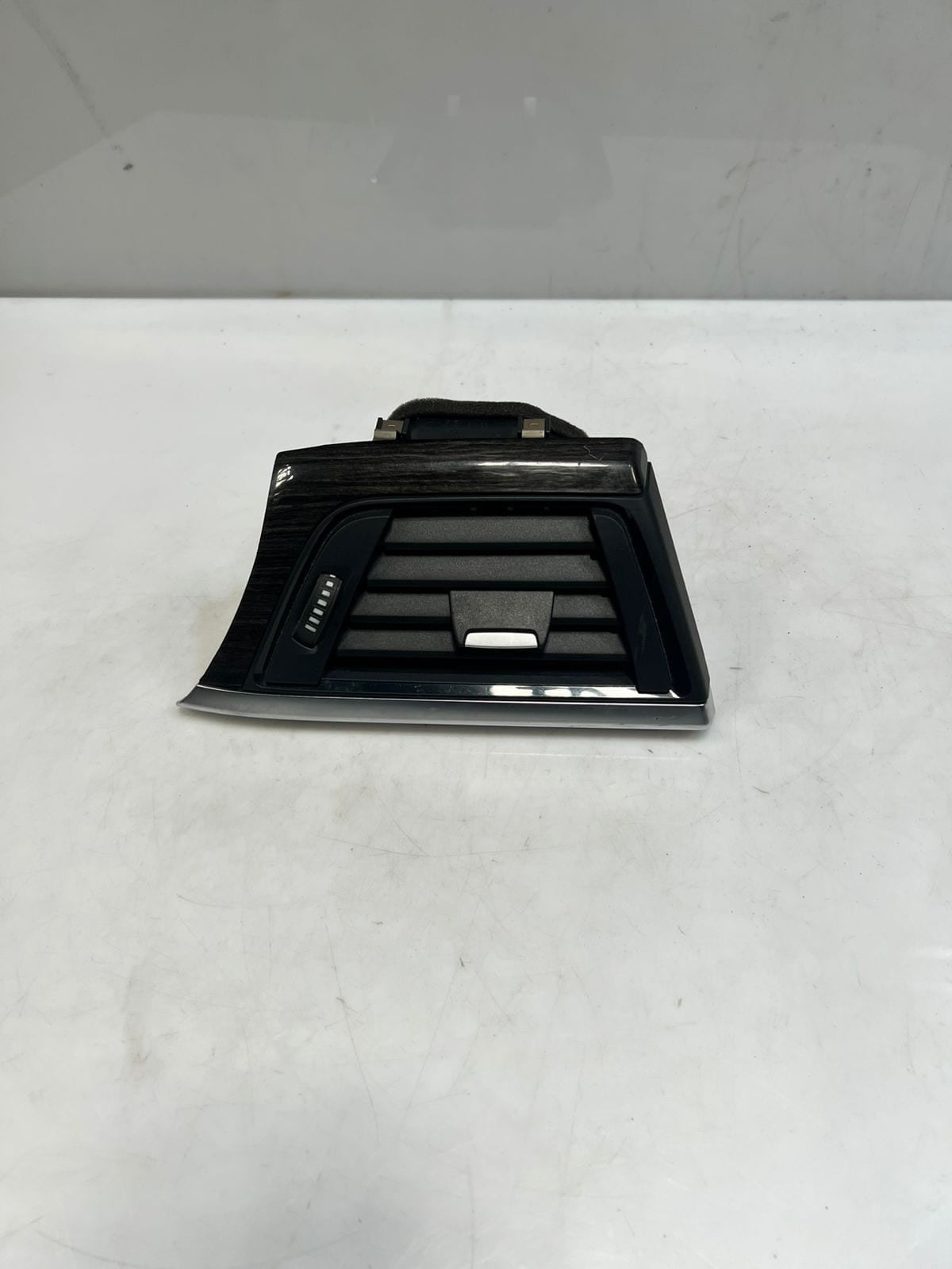 BMW 4' F30, F31, F80 Dashboard Air Vent Grille Right 9231995 OEM