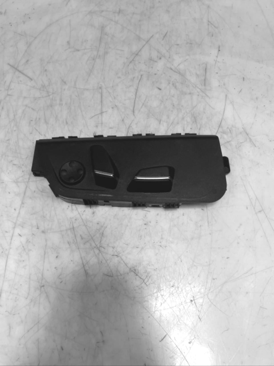 2015-2019 BMW X6 Front Right Seat Control Switch 9347414