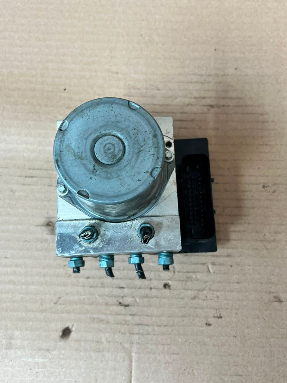 2011-2015 BMW X1 E84 xDrive 20d ABS Hydraulic Pump Control Module 6799417 OEM