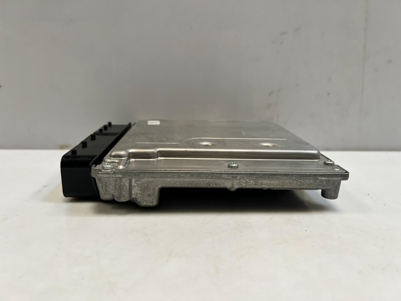 BMW E90 E60 320i N67N Engine Control Unit ECU ONLY DME 7581611 OEM