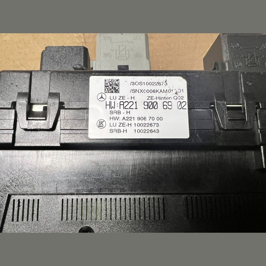 Mercedes Benz W221 Rear Sam Fuse Box Relay Control A221 9006902 \ A221 9003602