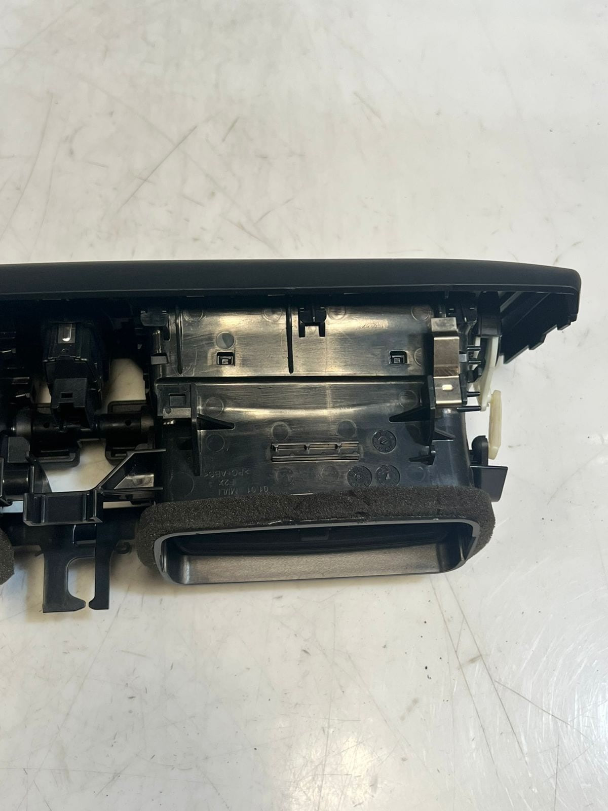 BMW 1 2 Series F20 F21 F22 F23 F2X Dashboard Center Air Vent 9205357 OEM