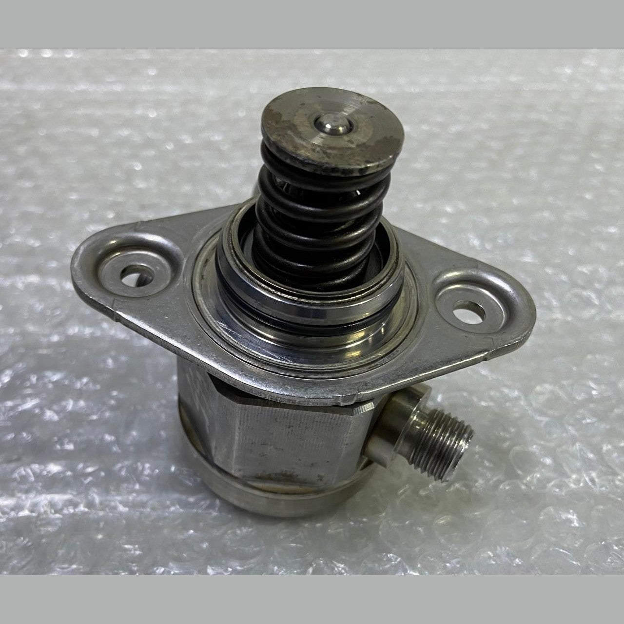 OEM BMW F20 F22 F11 Petrol N55 High Pressure Fuel Injection Pump 7610761 BOSCH