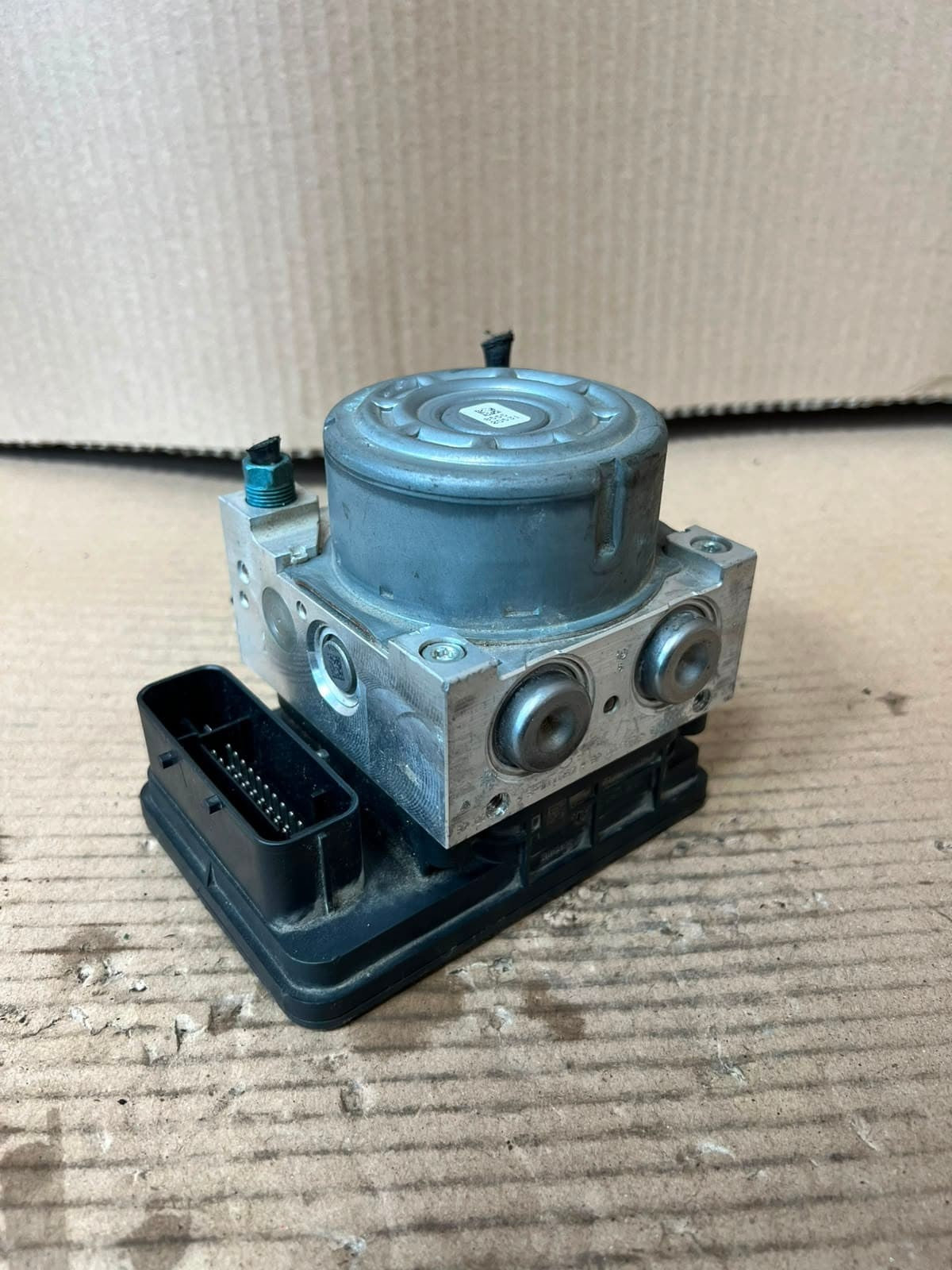 2014 BMW 3 Series F20 F30 F31 328i ABS Pump Module 6858953 OEM