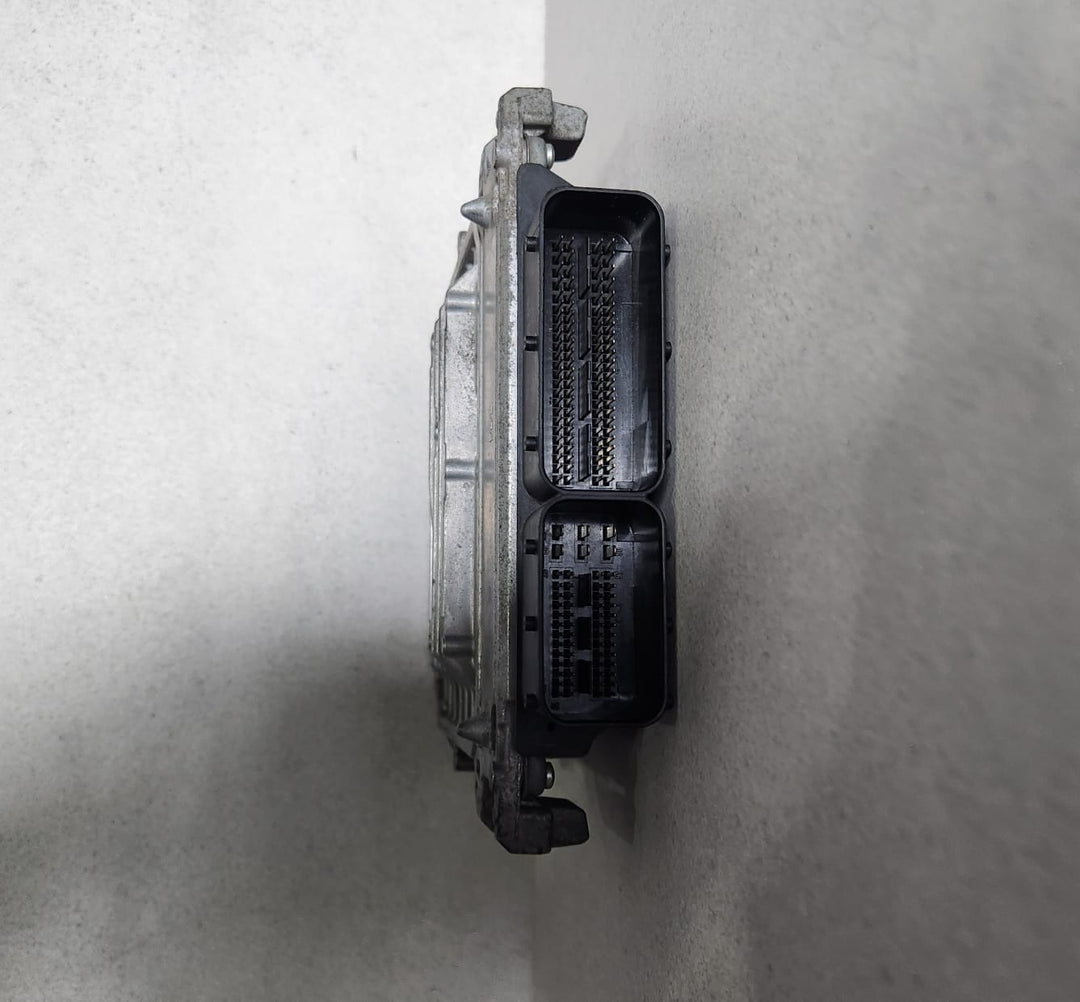 2014-2015 Mercedes-Benz CLA250 Engine Control Unit A2709000900 CLA250 C117