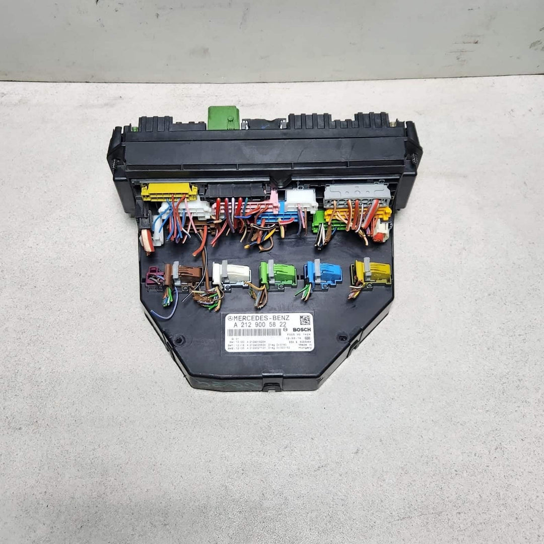 Mercedes-Benz SAM Control Module Front A2129005822 C-Class W204 W212 W207