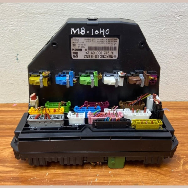 Mercedes-Benz Front SAM Fuse Relay Box A2129006924 E-Class W212 and W207