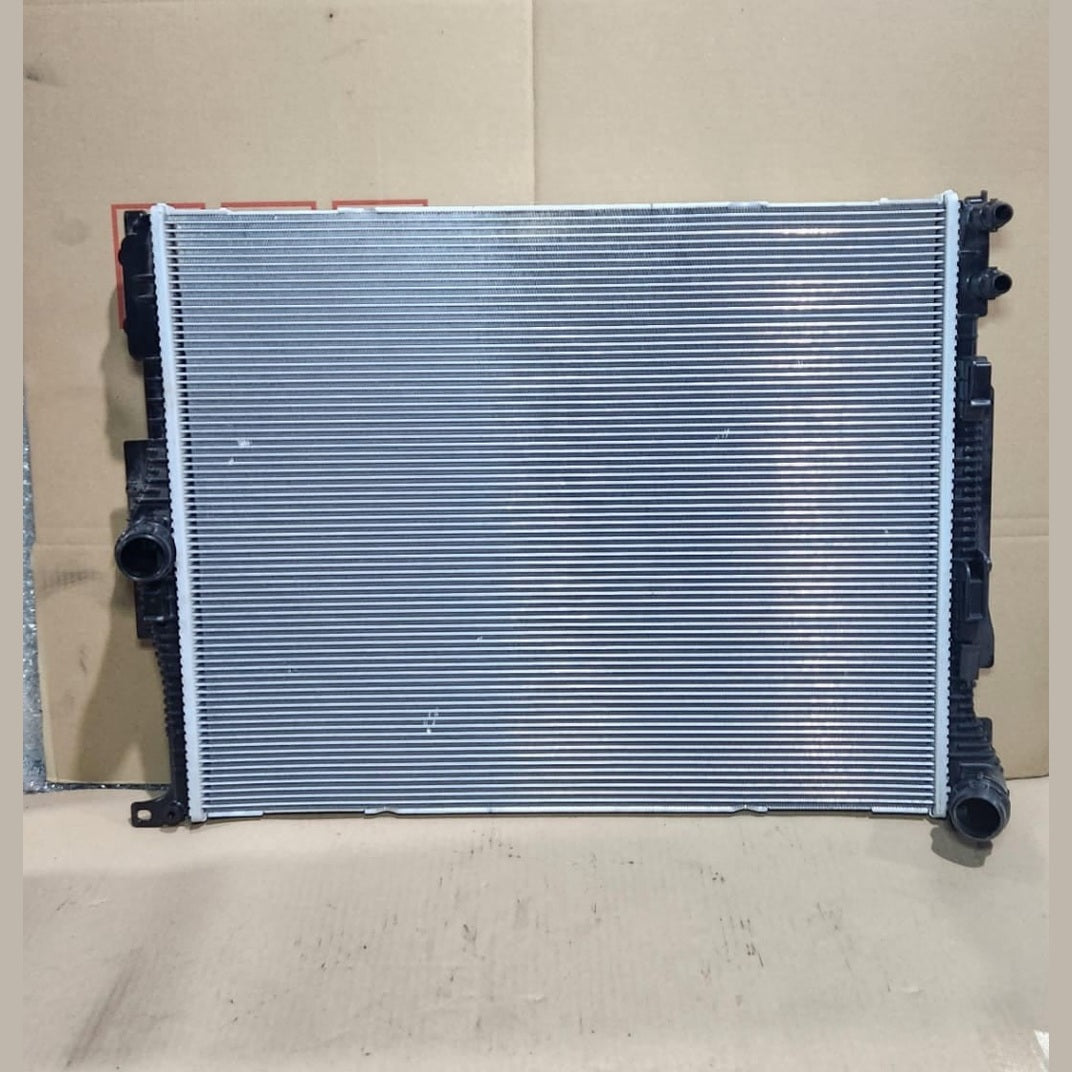 2015-2021 BMW 320i Engine Cooling Radiator 8652497 F20 M140 F22 F23 F87 230i