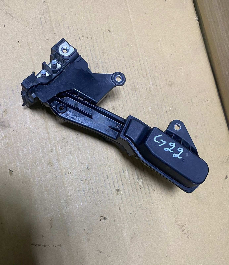 2019-2025 BMW 330i Jump Start Battery Voltage Terminal 6842526,3 Series G20, 4 S