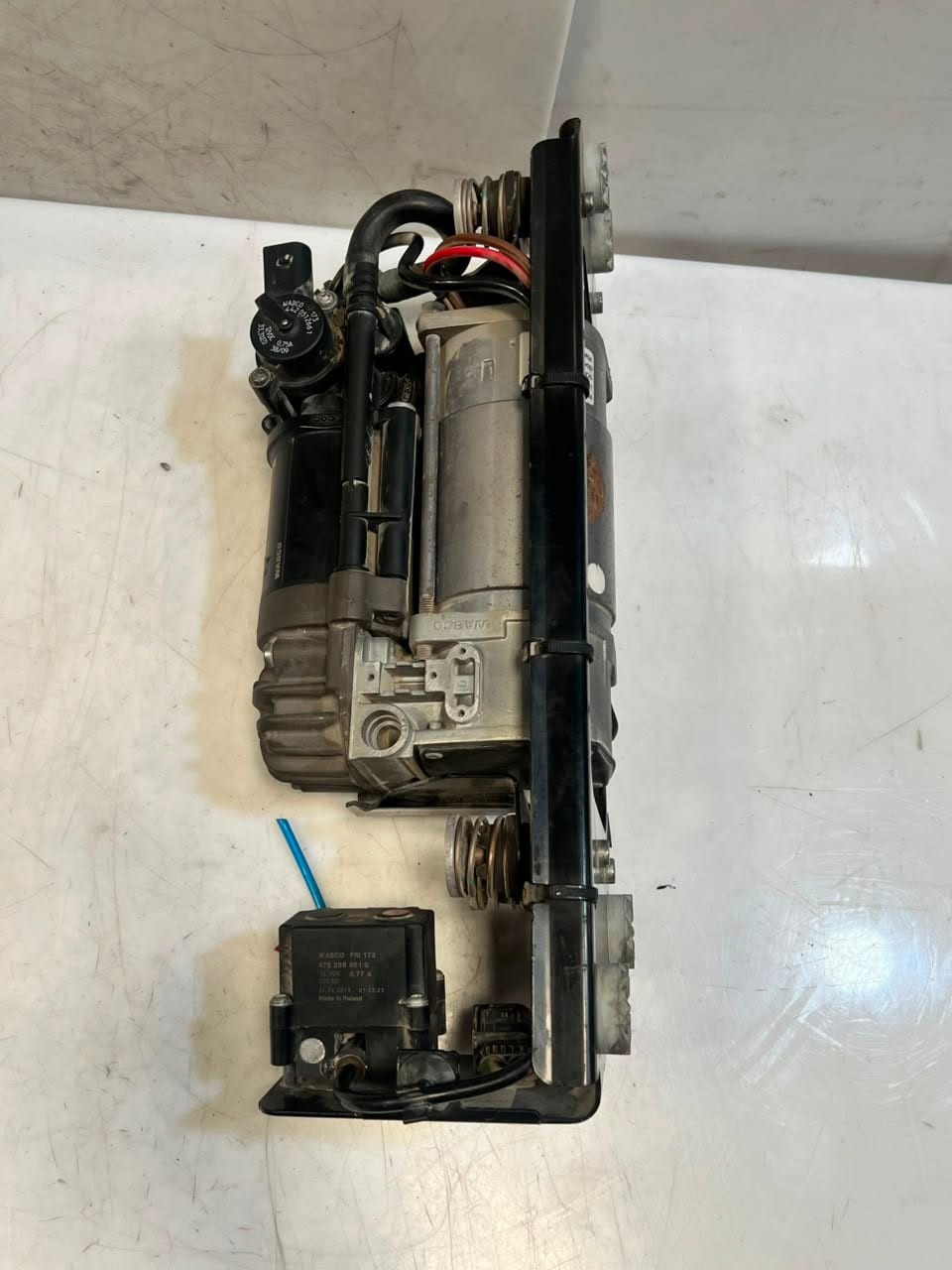 2010-2015 BMW 5' F01 F02 F10 F11 750Li Air Suspension Compressor 6794465 OEM