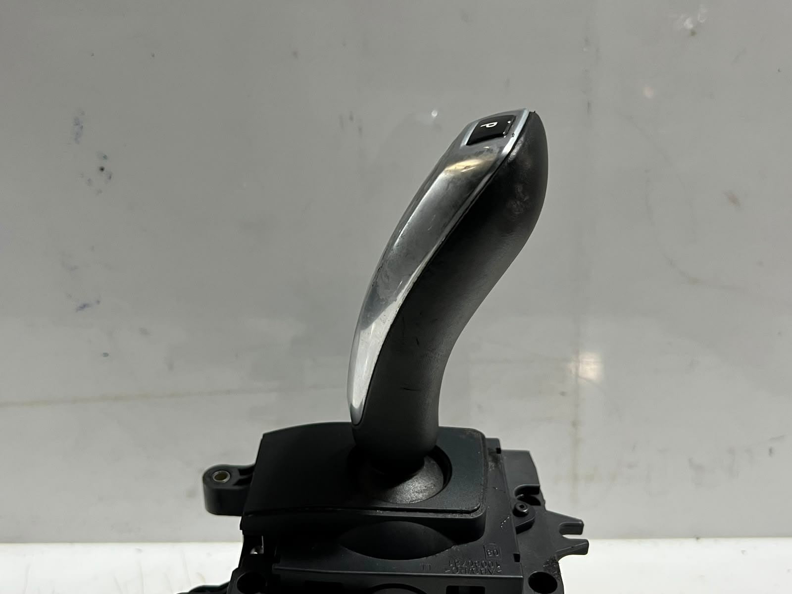 2011 BMW 550i, 5 Series F10/F11 7' Automatic Gear Selector Shifter 9218101 OEM