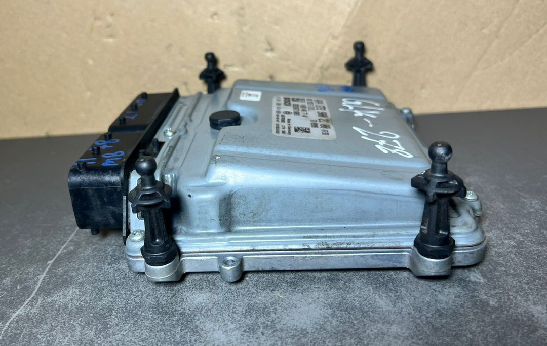 08-12 Mercedes W204 GLK Engine Control Module Unit ECM ECU A272 9002100 OEM