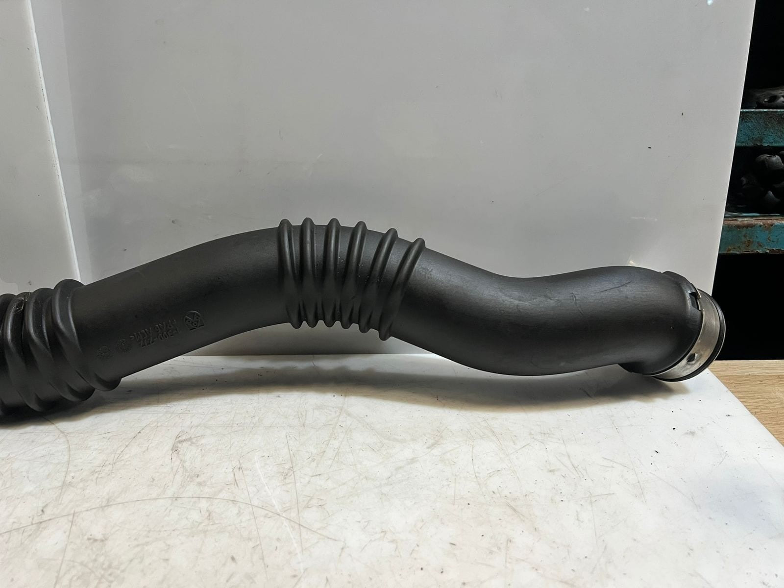 2012-2016 BMW Z4 E89 N20 X1 2.0i E84 AIR LINE DUCT Intercooler Hose 7607941 OEM