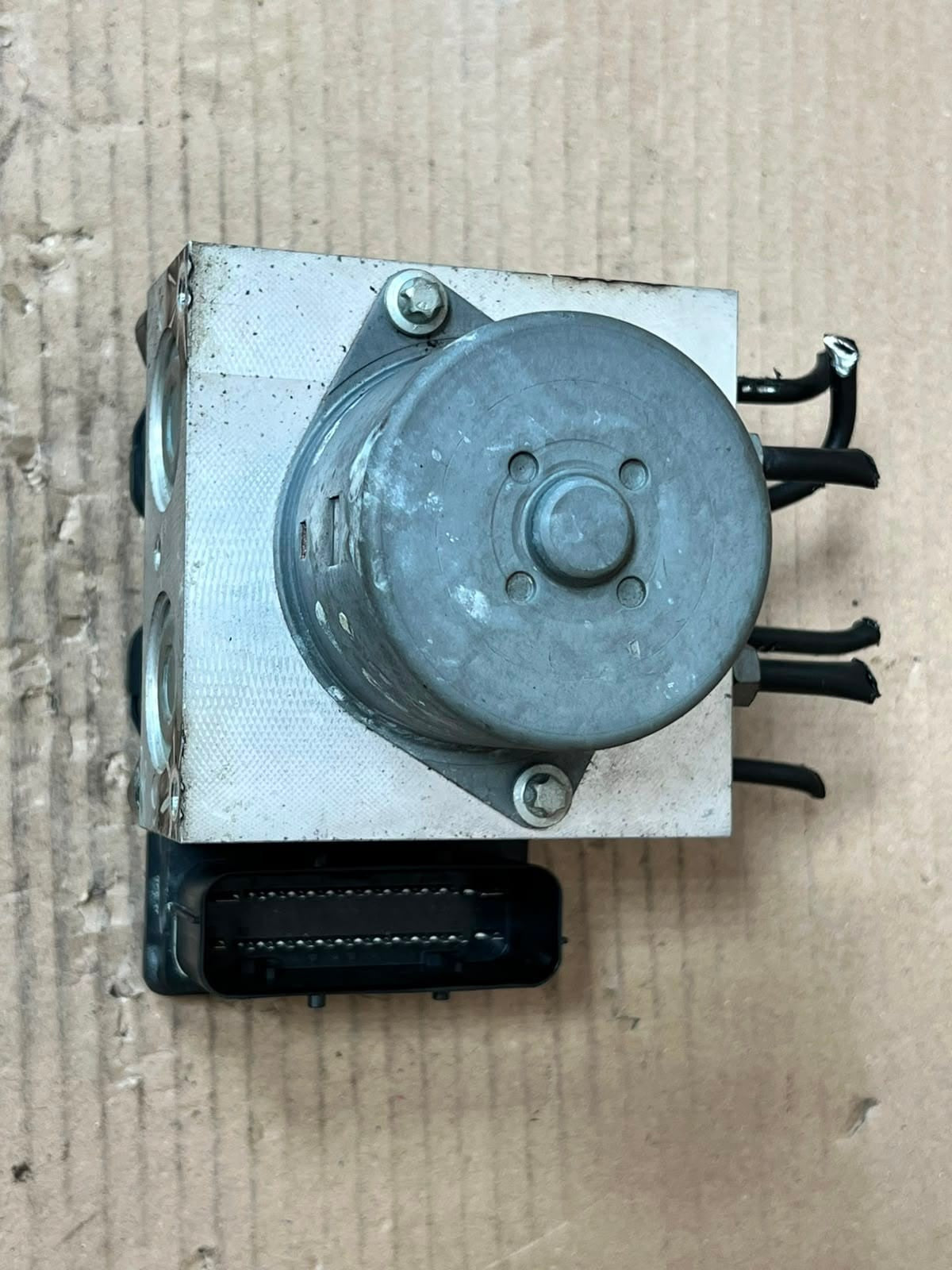 2010 Mini Cooper R56, R56 LCI, R60 ABS Pump Control Module 9807822