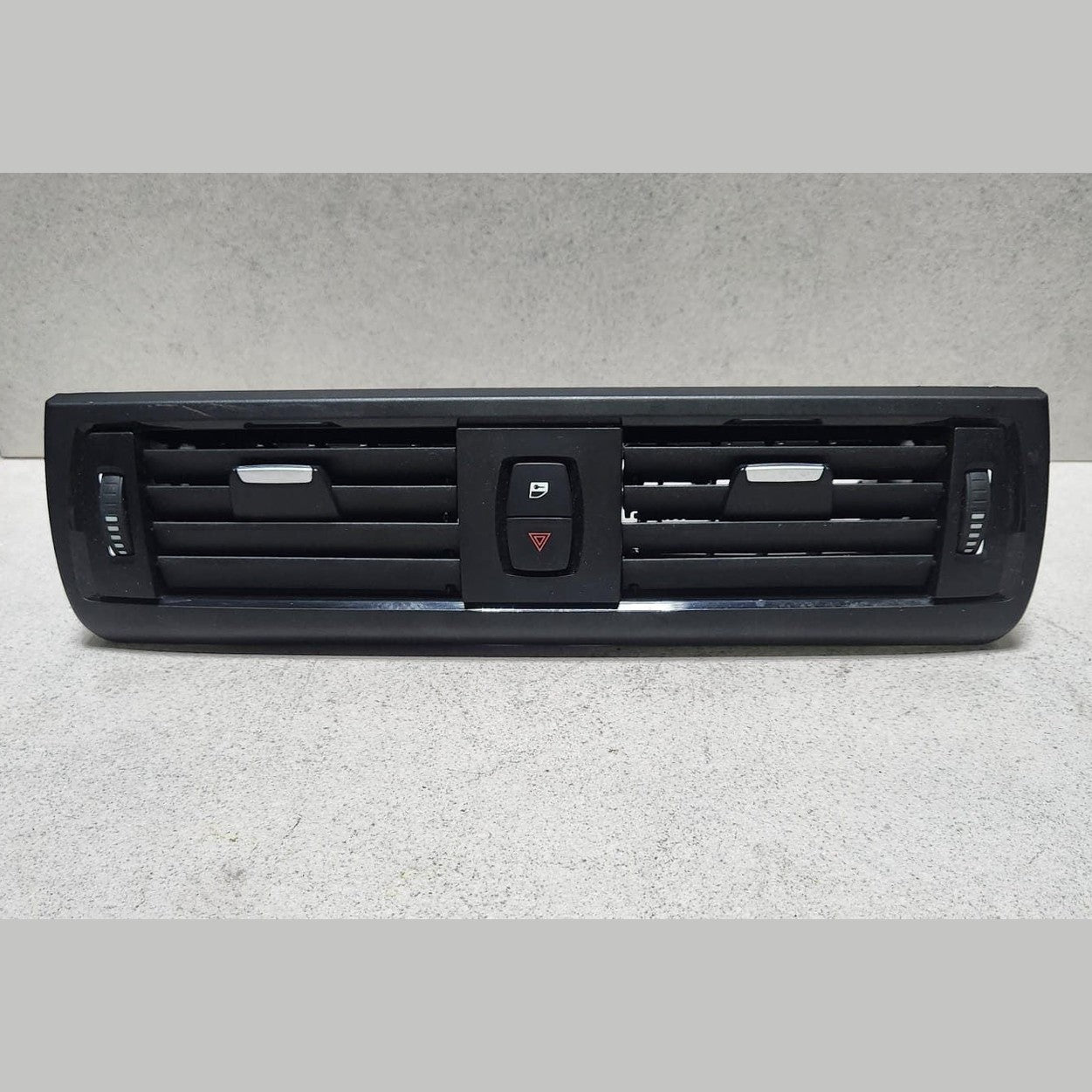 BMW Dashboard Center Air Vent 92053571 Series F20 F21, 2 Series F22 F23
