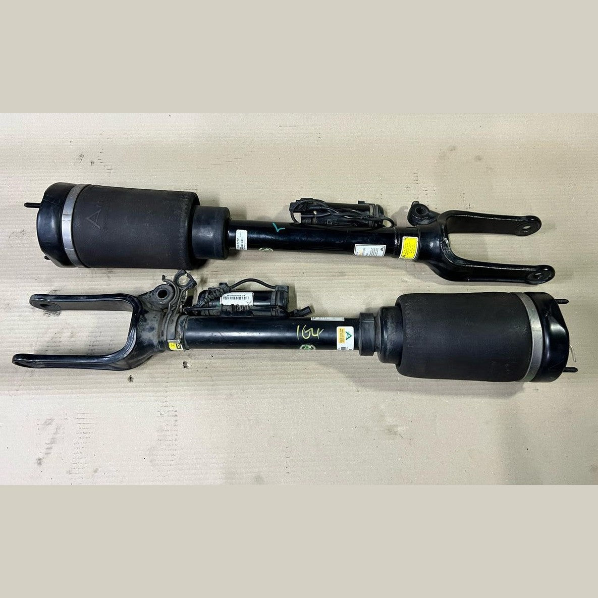 Mercedes W164 GL450 Front Right \ Left Side Air Suspension Shock Absorber Strut