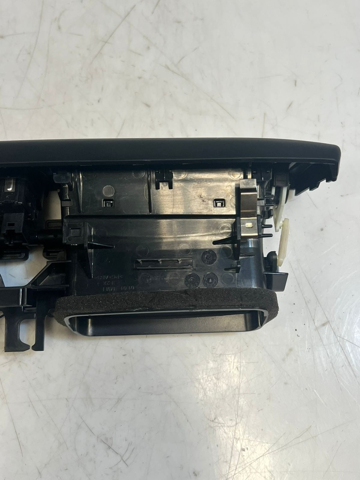BMW 1 2 Series F20 F21 F22 F23 F2X Dashboard Center Air Vent 9205357 OEM