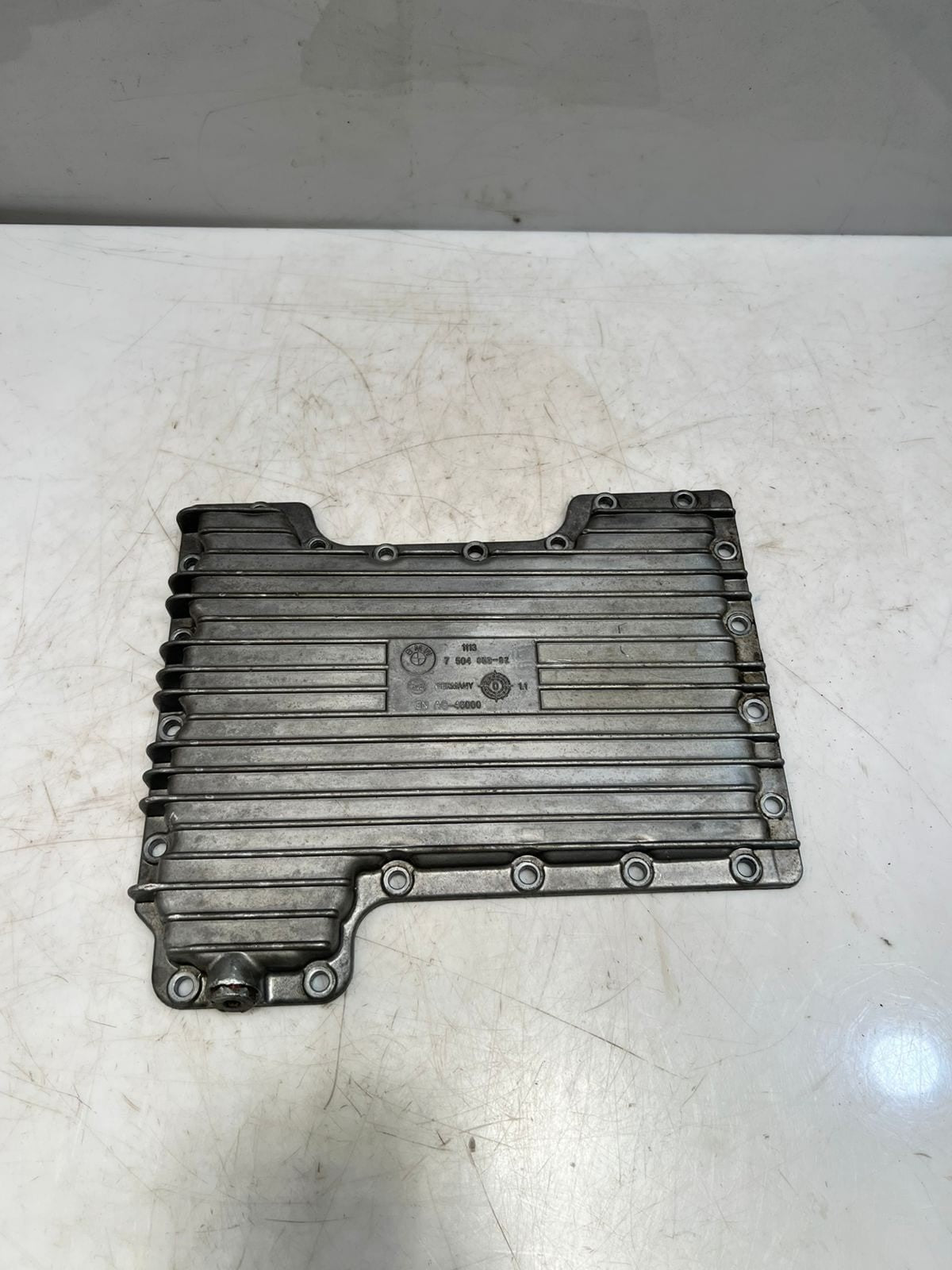 2003-2005 LAND ROVER X5 L322 with 4.4 V8 engine M62B44 Oil Pan 7504653 - 02