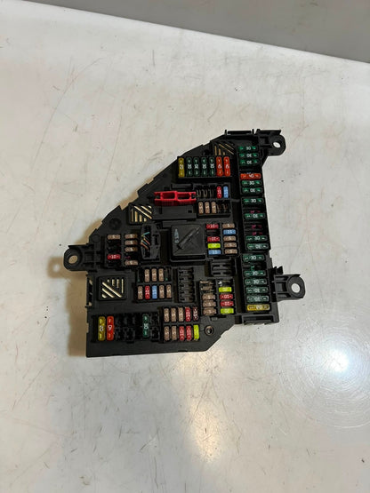 2011-2016 BMW 550i F10 F11 F18 F12 F13 F01 F02 Power Distribution Box 9210857