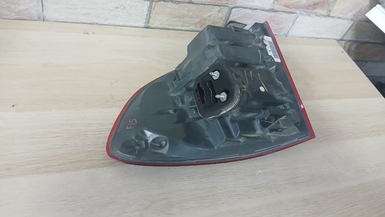 GENUINE BMW F15 REAR LEFT  DRIVER SIDE OUTER TAILLIGHT 7290099