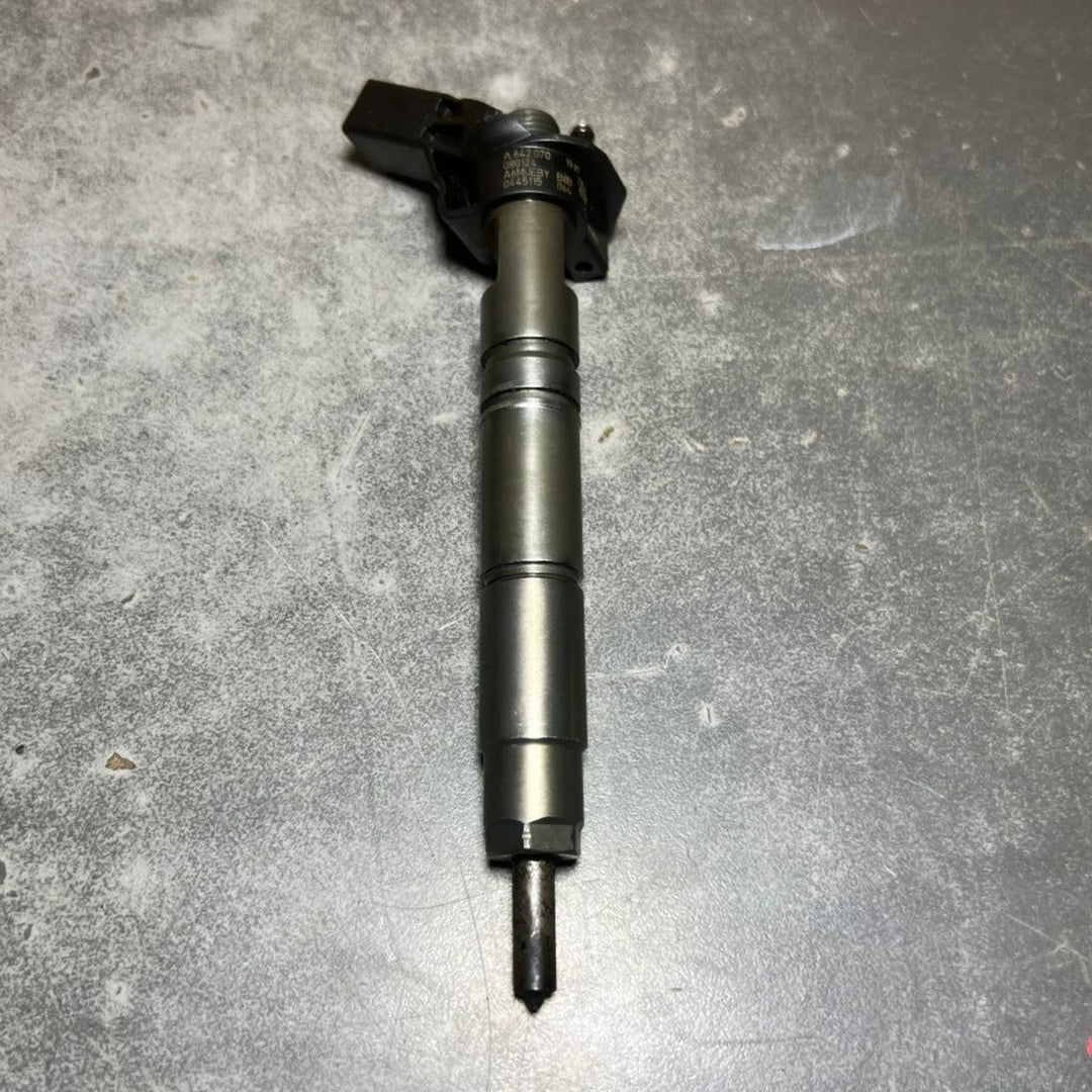 Genuine Mercedes W164 W211 Fuel Injector Sprinter OM642 A642 0701387 Oem Diesel