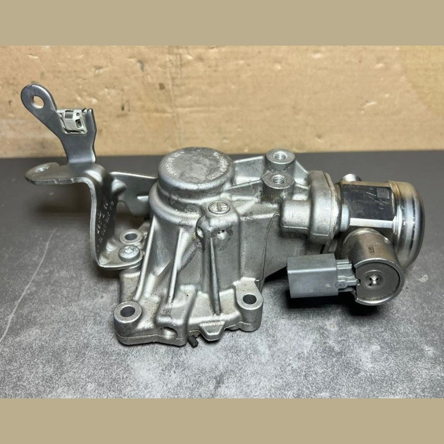 12-18 Mercedes W212 C300 M276 High Pressure Fuel Pump W/Housing A276 0700601 OEM