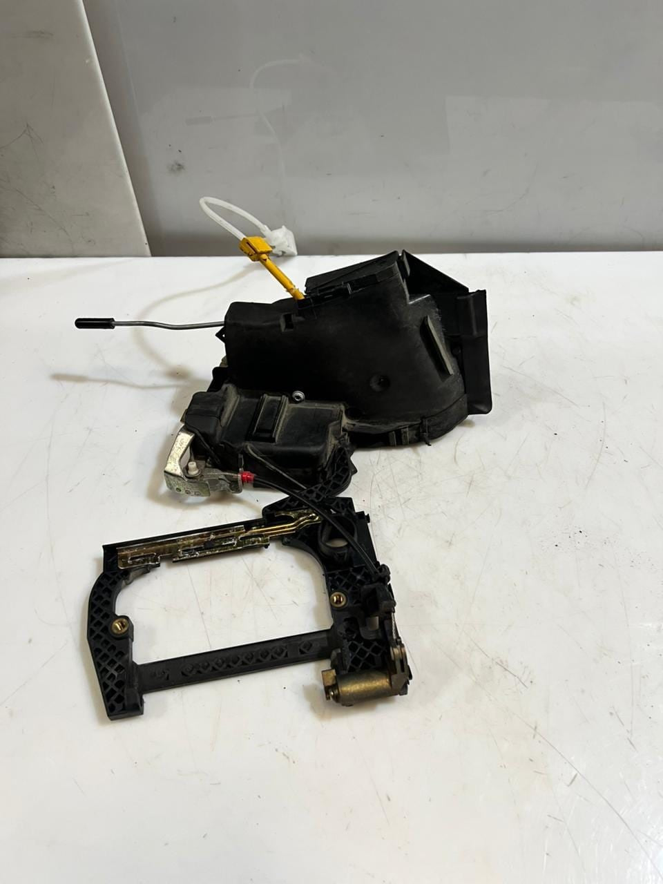BMW 5 Series E39 Front Door Lock Mechanism Front Left 8235125 OEM