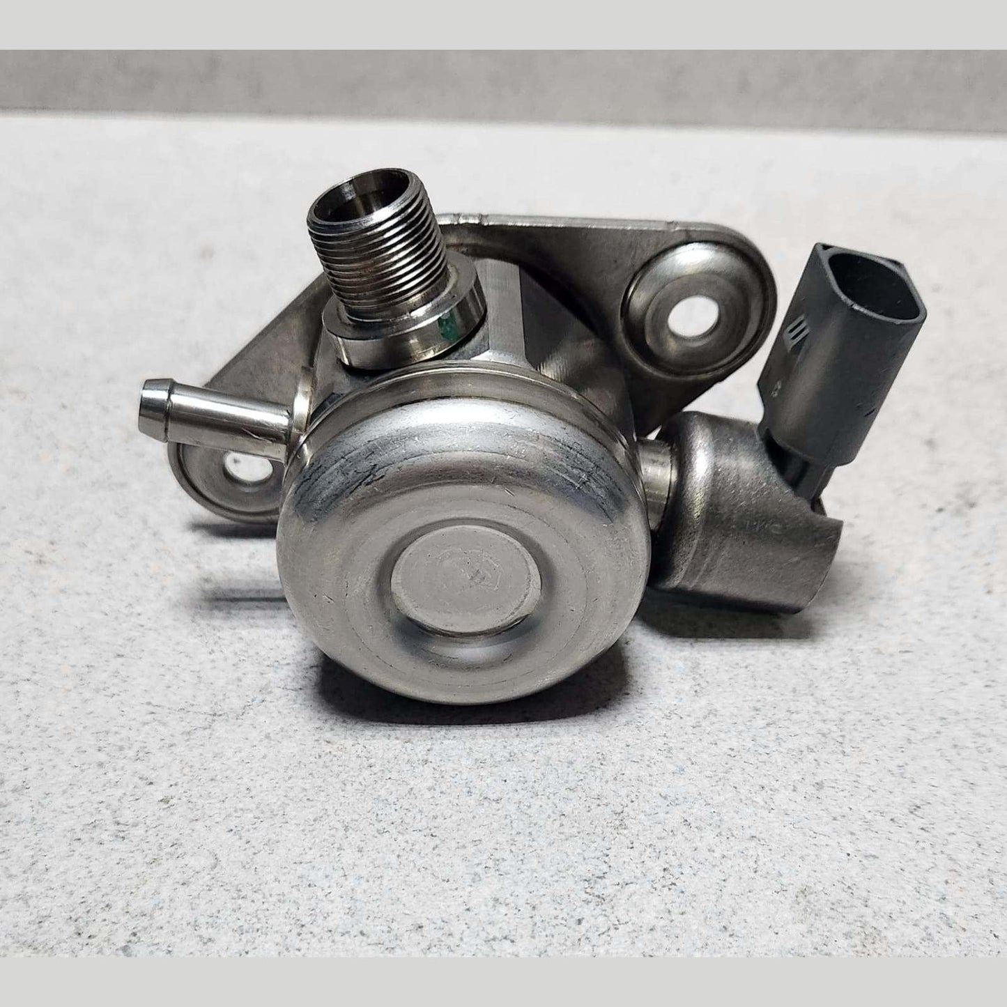 Mercedes-BenzHigh Pressure Fuel Pump A2740700501 W204 W205 W212 W213 C207