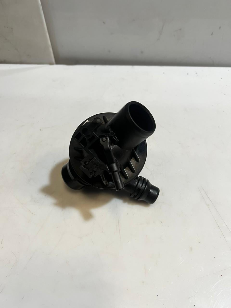2011-2016 BMW X3 3 Series F30, 5 Series F10 Thermostat Housing 6601544 OEM