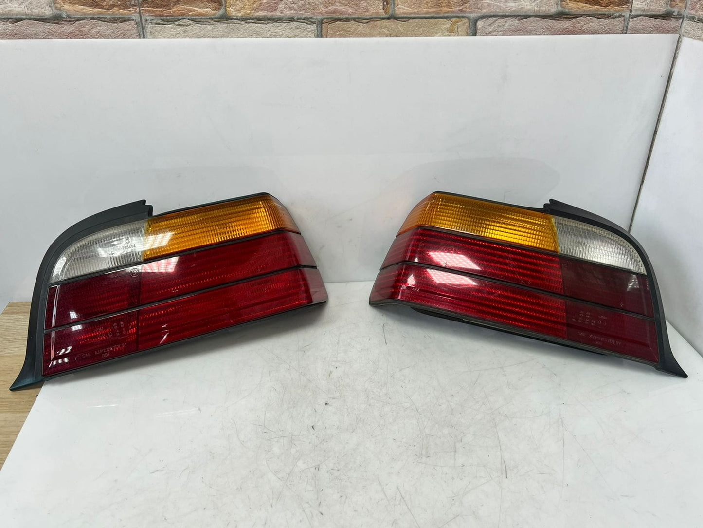 1994 BMW E36 318i 323i 325i 328i M3 REAR Tail Light LEFT RIGHT 8353272 8368337
